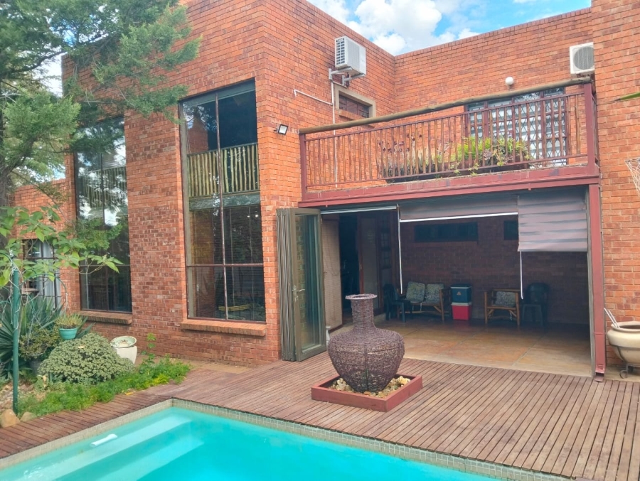 4 Bedroom Property for Sale in Pellissier Free State
